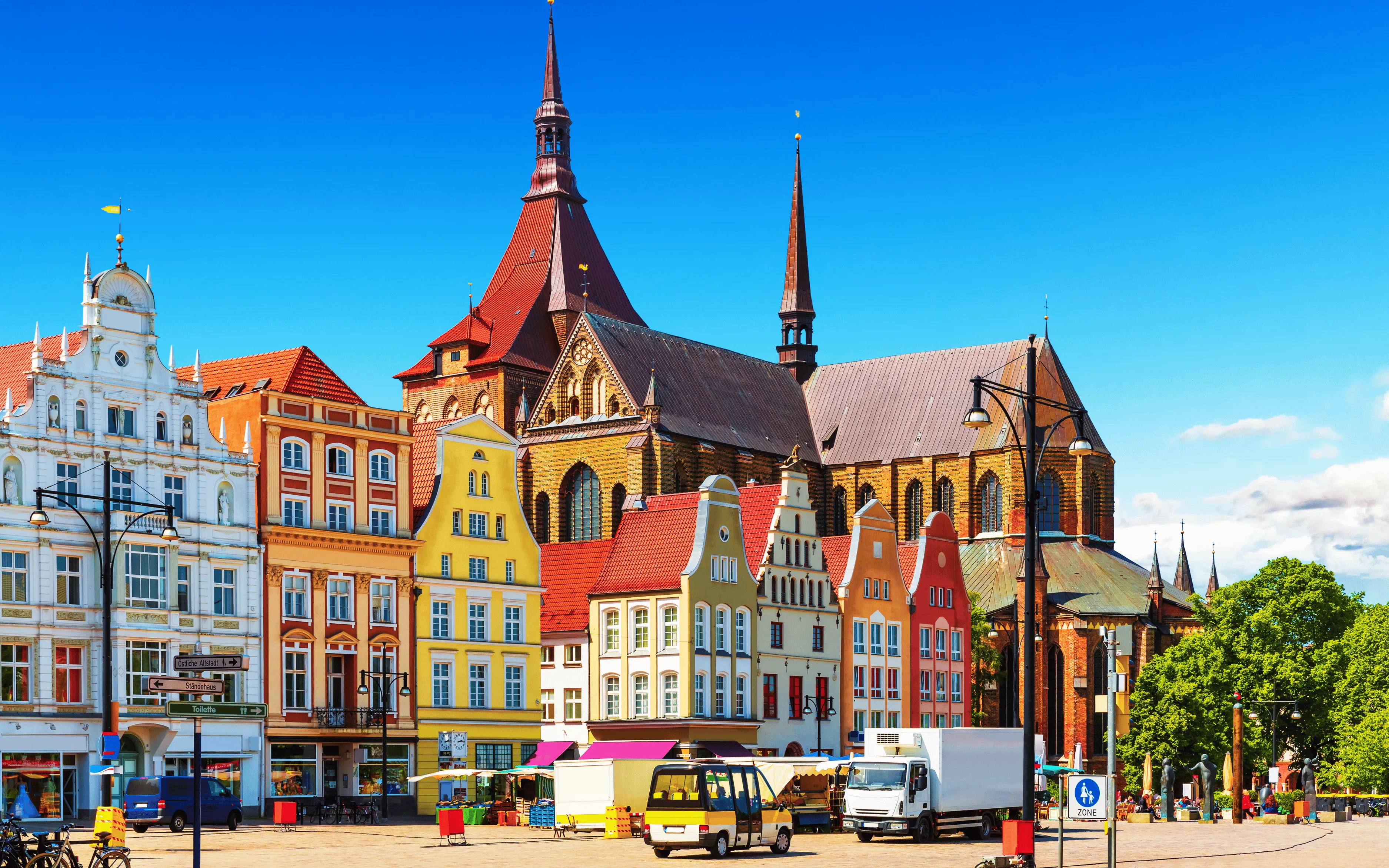 Colorful German architecture in a traditional town - Learn German with LingoThoughts